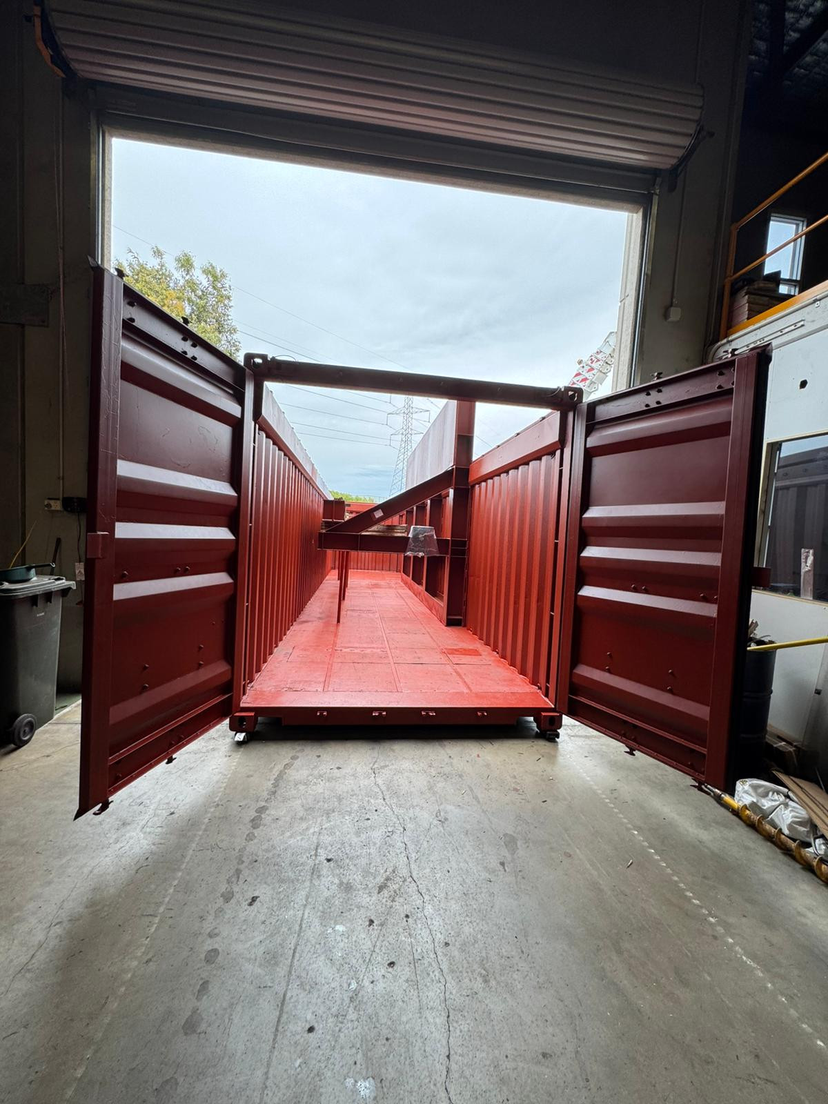 40' container ROM Wall - Side